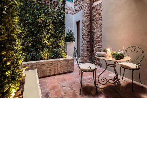 Casa Reds, THE SMART LUCCA APARTMENT SUITE inside the Walls