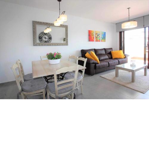 Casa Reloj apartamento con terraza y piscina comunitaria