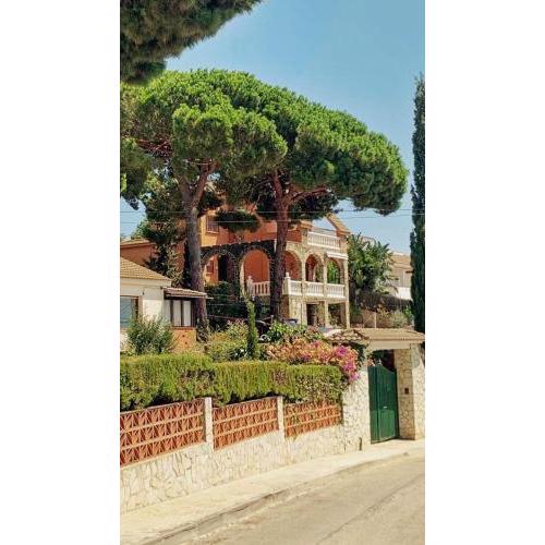 Casa Romantica, villa near Girona and Barcelona just 900 meter from the coast