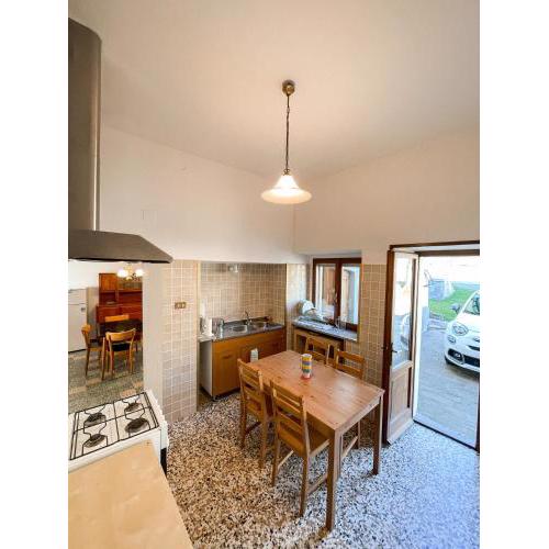 Casa rosa sull'appennino tosco emiliano