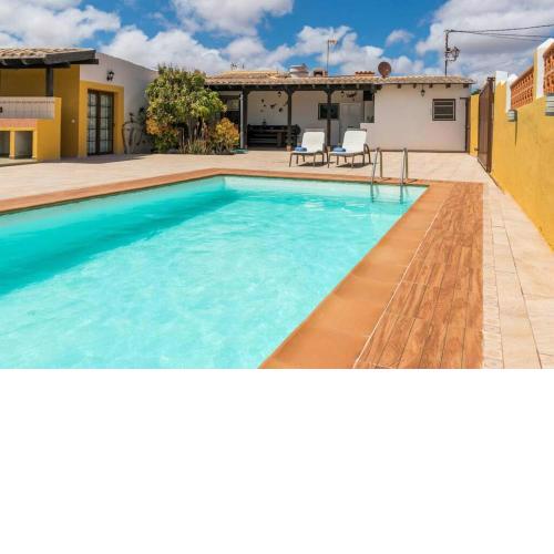 Casa rural con piscina privada Manitaga.