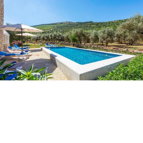 Casa Rural El Ciruelo Loco Alfarnate by Ruralidays
