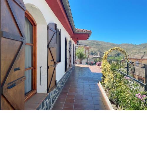 Casa rural VISTABLANCA a una sola planta con bonitas vistas y piscina - Junto a la capital y la Alhambra