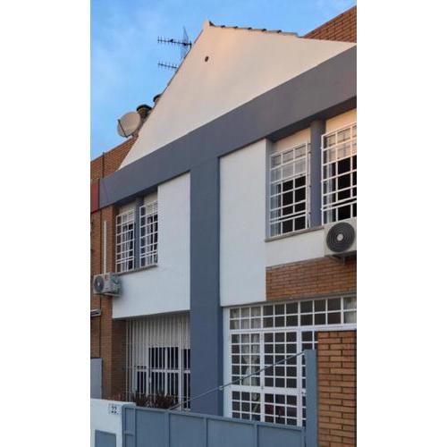 Casa Soleada en Calle Tranquila