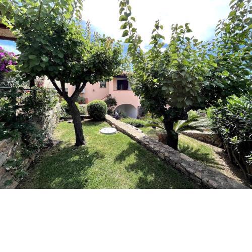 Casa Souad, a cheerful and charming beach view 2 bedroom house and free parking