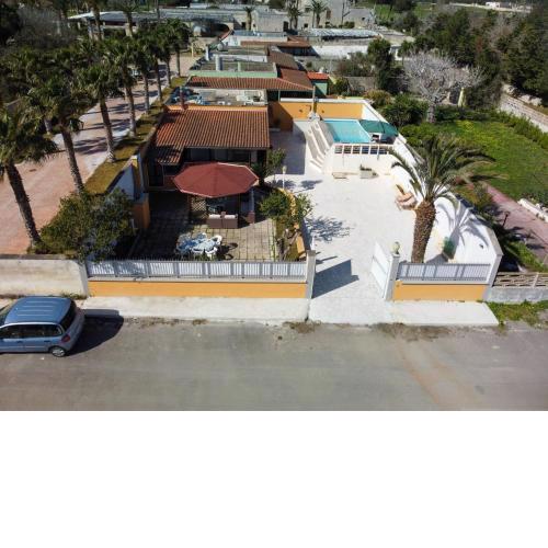 Casa spiaggia piscina 3 camere 3 bagni m133