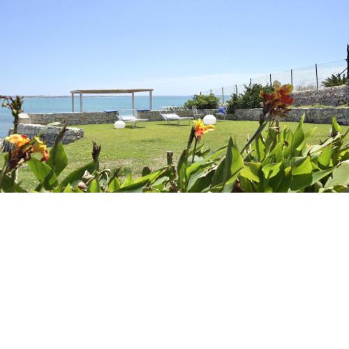 CASA SULLA SPIAGGIA con ACCESSO E SPIAGGIA PRIVATA