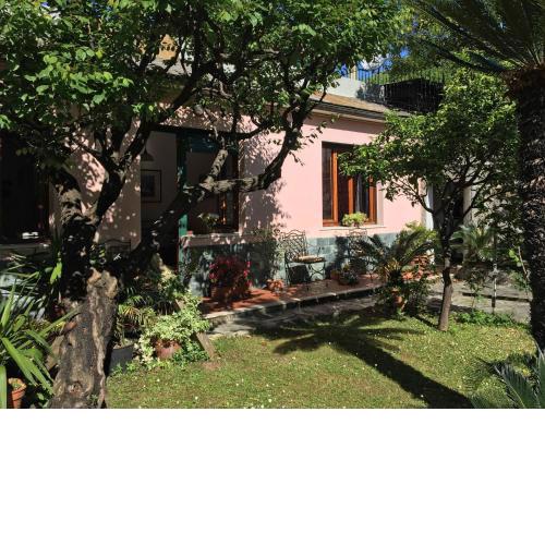 Casa Tra Il Verde E Il Blu