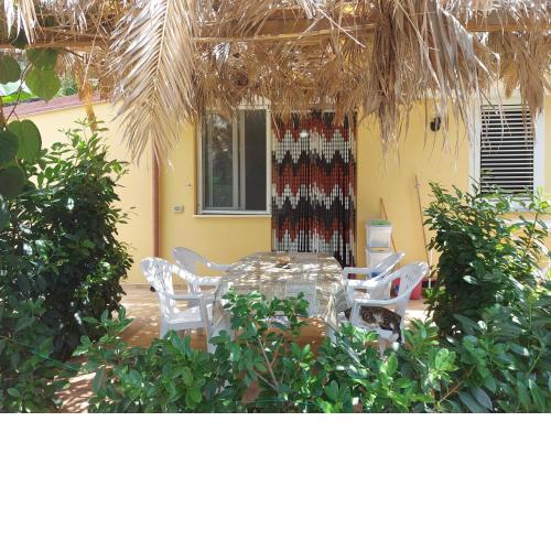 Casa tra mare e oliveti