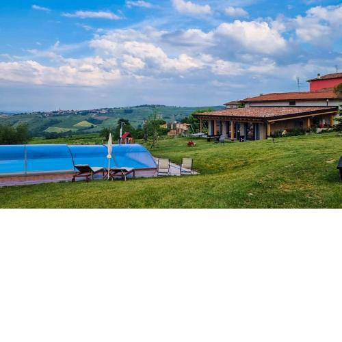 CASA VACANZA CON PISCINA,AREA GIOCHI BAMBINI.