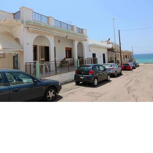 casa vicino mare ( sea rocks cottage)