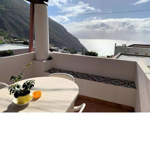 Casa Vittoria - panoramica in centro a Leni, Isola di Salina