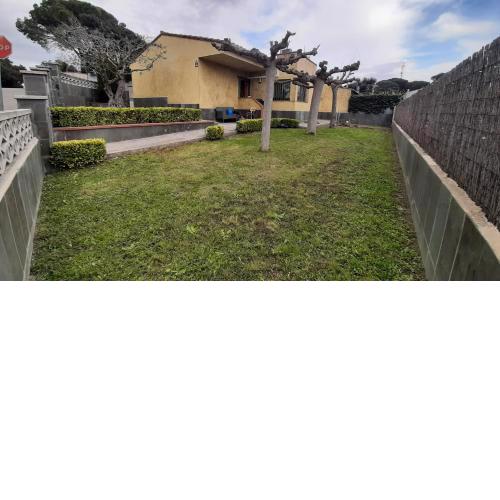 Casa zona tranquila con jardín cerca de la playa