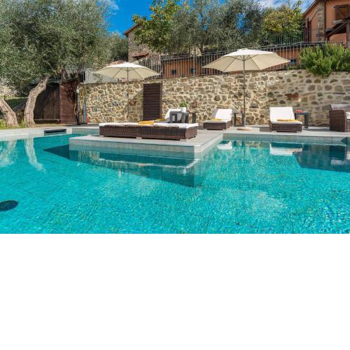 CASALE MONTEGIOVI 6&4, Emma Villas