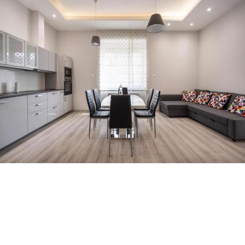 Cascade Corvin Apartment