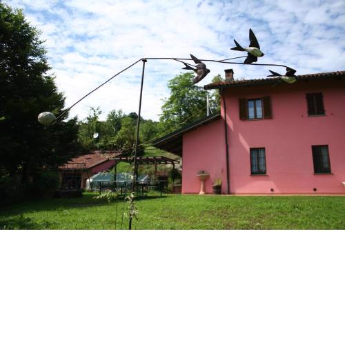 Cascina nel bosco