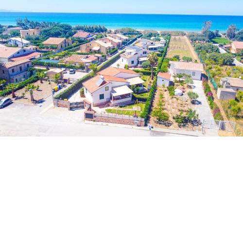 Case Vacanze Mare Nostrum - Villas in front of the Beach with Pool