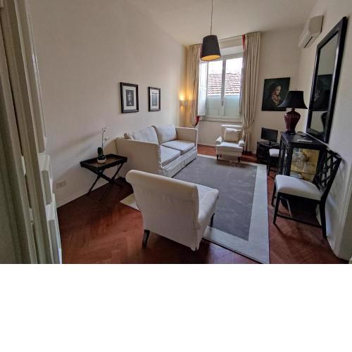 Cashmere apartment a stone's throw from the Duomo