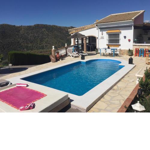 Casira, ruime villa & 2 studio's - 8 personen