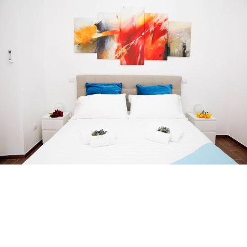 Castel Sant Angelo's Harmonious Apartment
