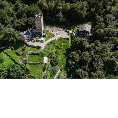 CASTELLO DEL 1100 CON VISTA e JACUZZI IN VALTELLINA