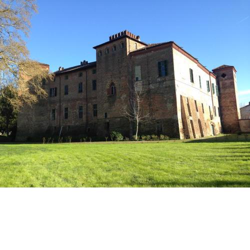 Castello Sannazzaro B&B