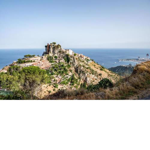 Castelmola Apt with Parking and Panoramic View!