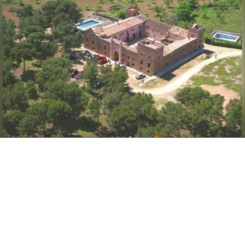 Castillo con piscina en plena Sierra Calderona