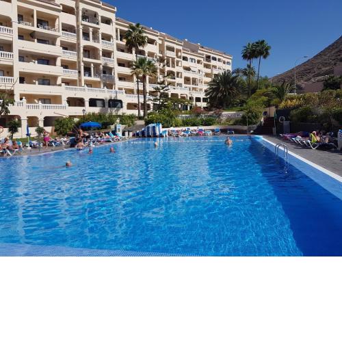 Castle Harbour with heated pool, only 700 meters to the beach, Wifi, balcony