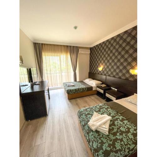 CASTLE PARK HOTEL