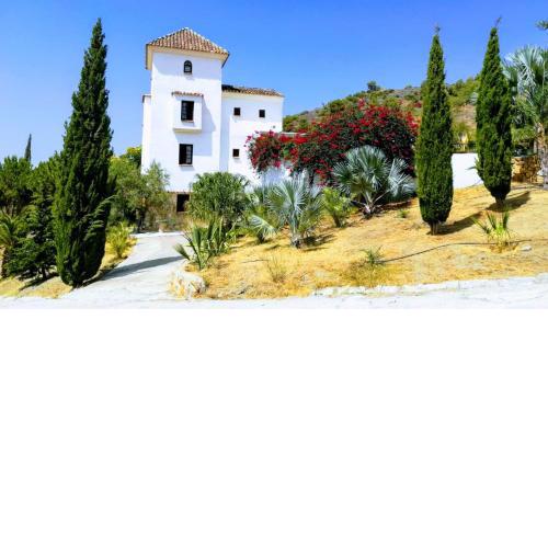 Castle Tower apartment in rural holiday park 'Picasso'
