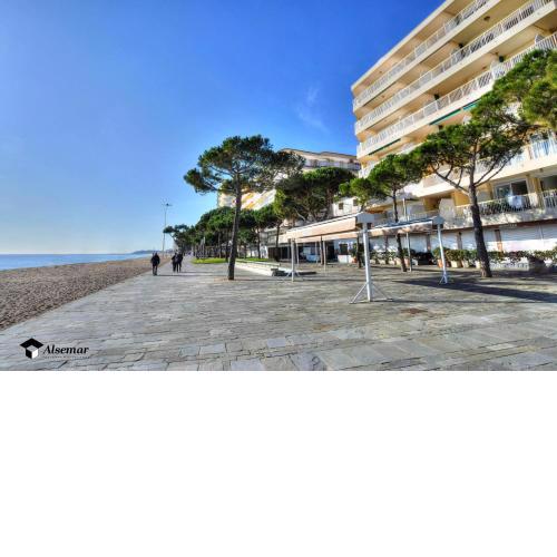 Catalunya Apartament per 4 persones en edifici del passeig marítim amb vistes sobre la Vall d'Aro