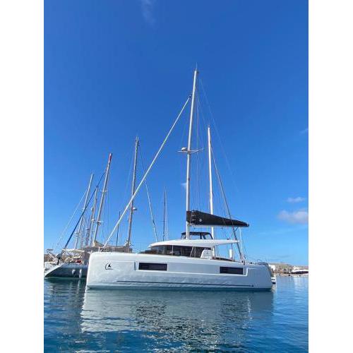 Catamaran White Beach