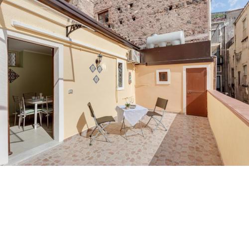Catania Central Apartment with Terrace- Casa Mariella