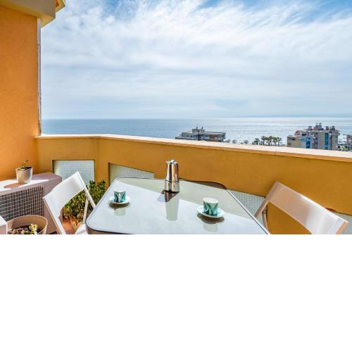 Catania Seaview Apartment with Balcony