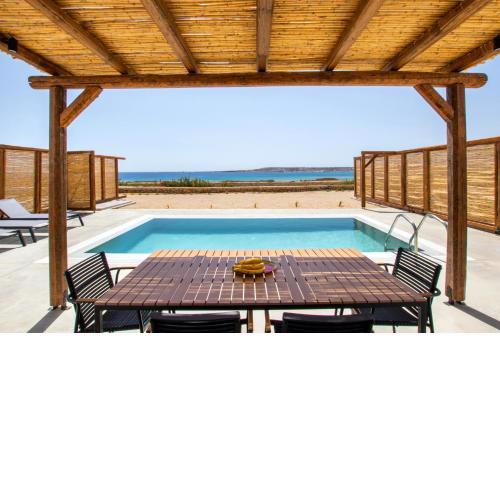 Cato Agro 3, Seafront Villa with Private Pool