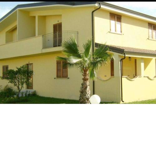 Caulonia, 2 bed 1st Floor Apartment Close To Beach