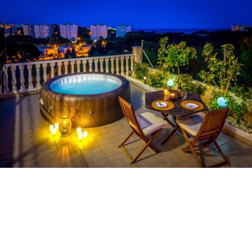 CB Living- Spacious sea view duplex with private jacuzzi