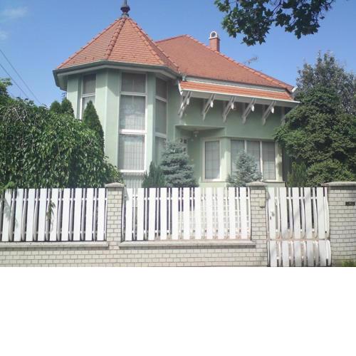 Center apartmanház