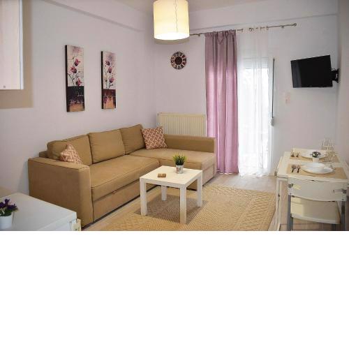 Center Apartment along the Sakoulevas River