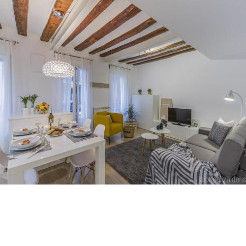 Center Pamplona Apartment