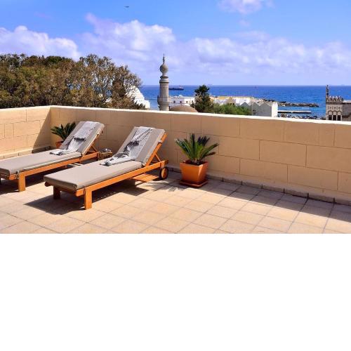 CENTER Penthouse - MEDIEVAL Town 10'- BEACH 2'
