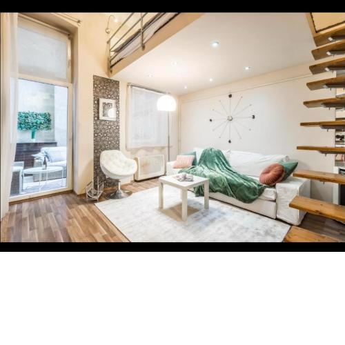 Center Studio with Sauna and Patio