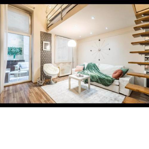 Center Studio with Sauna and Patio