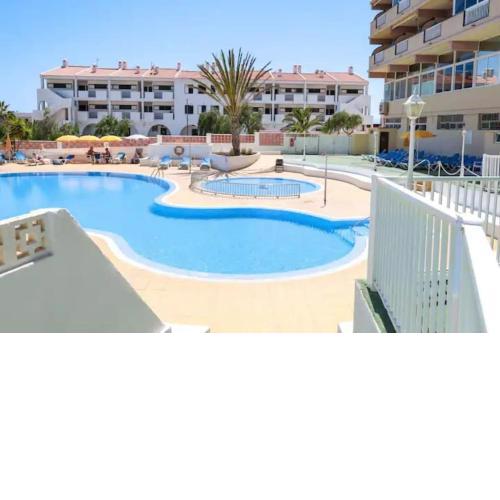 Central 2Bedroom 200m from beach