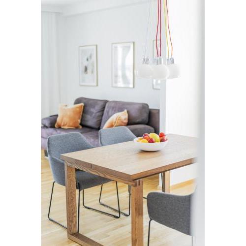 Central 60m2 suite 10 min walk from main station