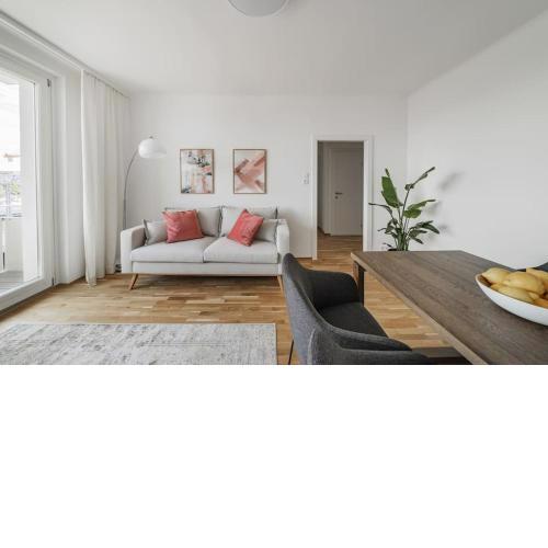 Central 70m2 suite at express subway station
