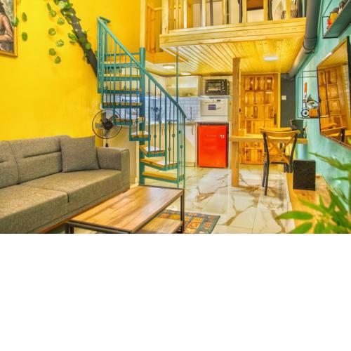 Central and Colorful Studio Flat in Alsancak