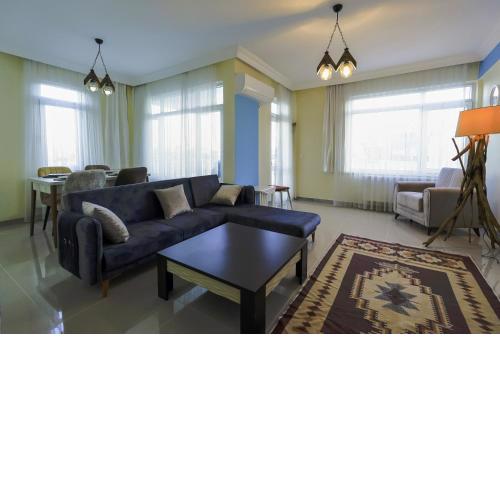Central and Comfy Flat with Balcony in Muratpasa