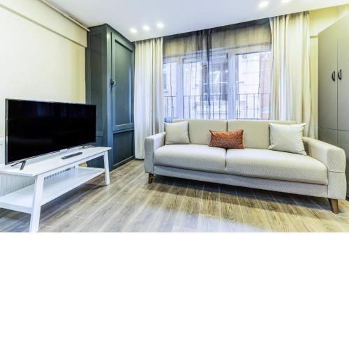 Central and Compact Flat with Terrace in Sisli